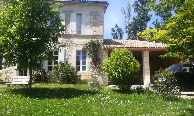Paillet Apartment | Cozy Studio for 2-4 Guests with Complimentary Breakfast
