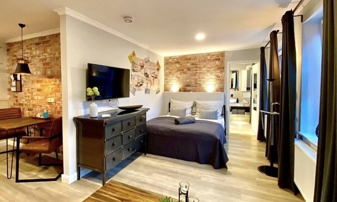 Itzehoe Apartment | Charming Studio "Route66" in Itzehoe with Kitchen & Breakfast
