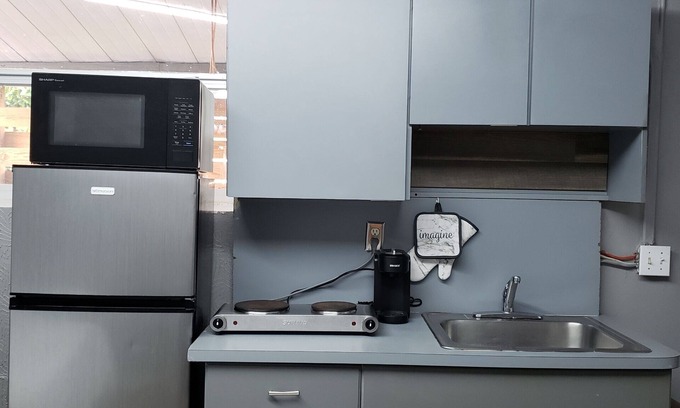 Pembroke Pines Apartment | Chic Studio Retreat with Pet-Friendly Amenities & 10/10 Rating