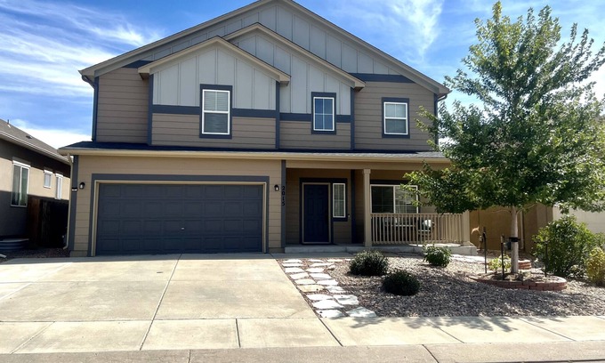 Cimarron Hills House | Beautiful Stylish Craftsman 5 Bedroom home