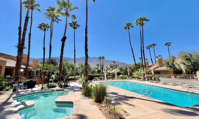 Araby Condo | Stylish Retreat with Home Office, Tennis & Big Pool-Spa