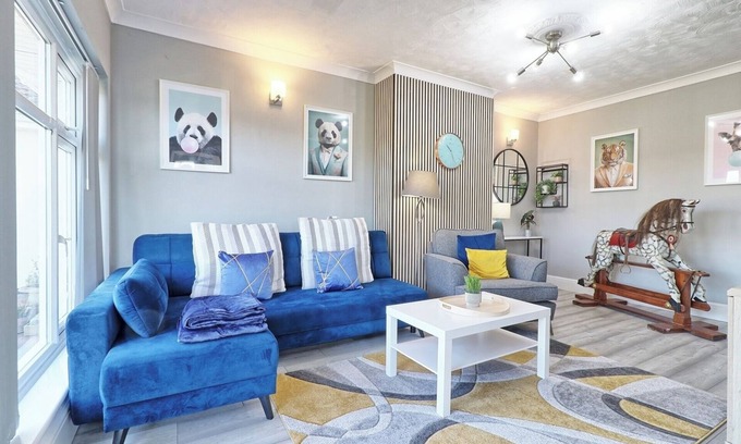 Thundersley House | Beautiful Stylish 3 Bedroom house near to Rayleigh