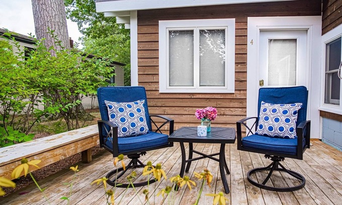 Glen Arbor Apartment | Glen Arbor Suite with Ocean View on Iconic M-22
