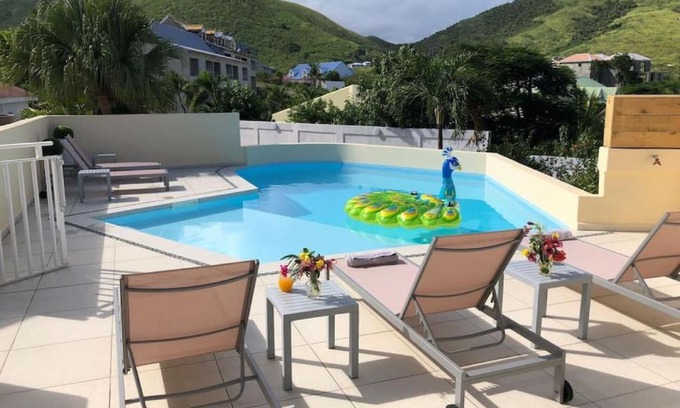 Cul de Sac House | Elegant Suite S12B with Pool and Oceanfront View