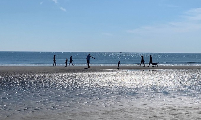 Kenberma House | Inviting Summer Retreat at Nantasket Beach in Hull, MA