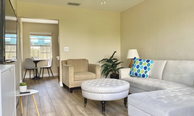 Lantana Apartment | Idyllic Apartment Steps from Intracoastal & 5min to Beach