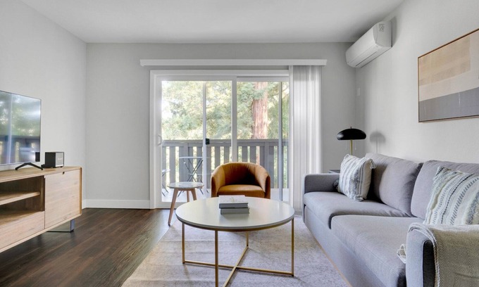 Sunnyvale Apartment | Cozy 1BR Sunnyvale Retreat with Pool & Gym, near Tech HQs