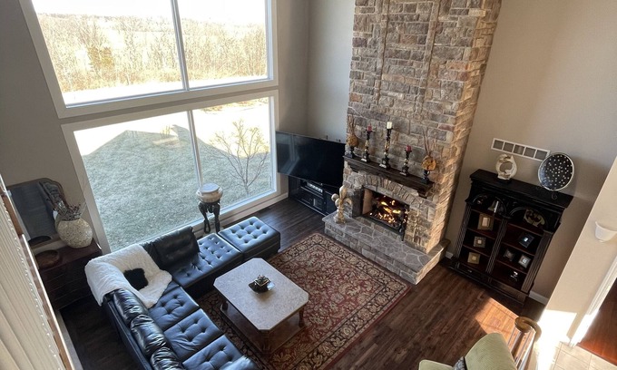 Washington House | Inviting Sunrise Retreat: Close to Town & Wineries