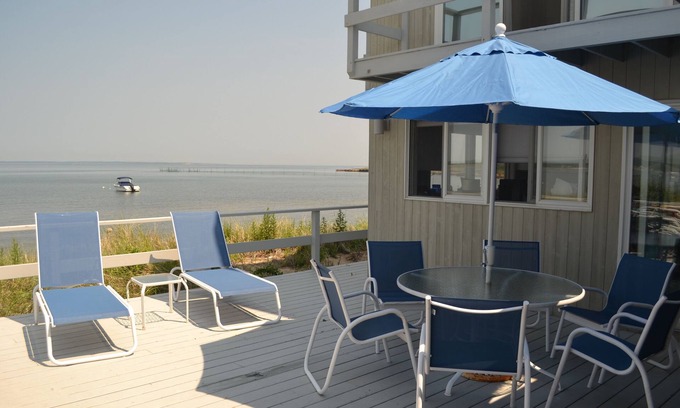 Napeague House | Mesmerizing Ocean Views and Beachfront Access Awaits