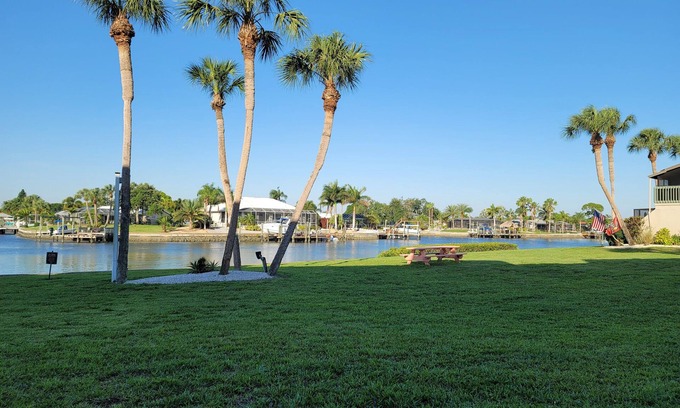 Apollo Beach Condo | Unforgettable Oceanfront Stay with Pool & Spa Access