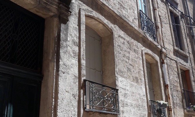 Montpellier City-Centre Apartment | Charming T2 in Historic Ecusson with Ocean View Amenities