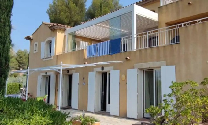 La Cadiere-d'Azur Apartment | Inviting T2 La Marjolaine Apartment with Ocean Views