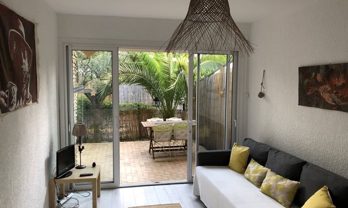 Le Pradet Apartment | Beachside T2 with Garden, Ocean View & Top Guest Rating