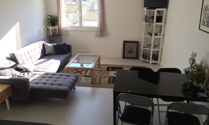 Rochefort Apartment | Bright & Quiet T2 Renovated Retreat with Spa Amenities