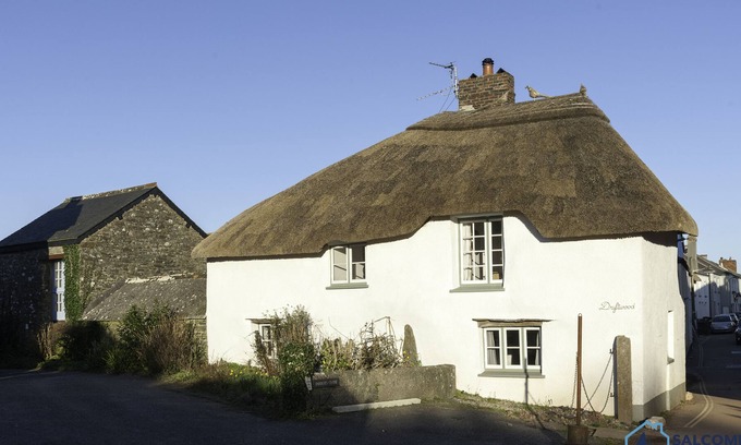 Malborough Cottage | Beautiful Thatched Devon Cottage - close to Salcombe & Hope Cove