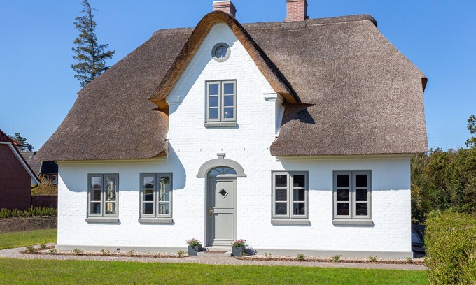 Nebel House | Charming Thatched Roof House in Nebel with Ocean View!