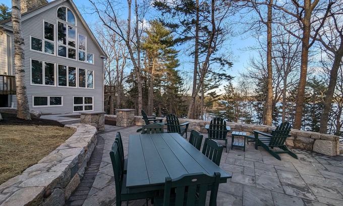 Harpswell House | Cozy Timber-Framed Oceanfront Retreat Near Brunswick
