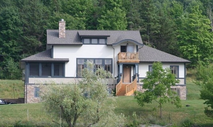 Middlesex House | Idyllic Timber-Frame Cottage on Canandaigua Lake