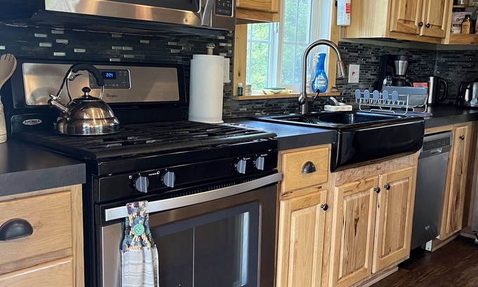 Sublette County Cottage | Pet-Friendly Tiny Cottage Hideaway with Spa & Breakfast