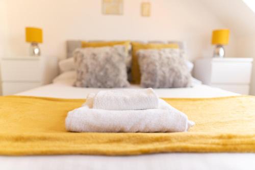 Huntingdon Apartment | Beautiful town centre apartment