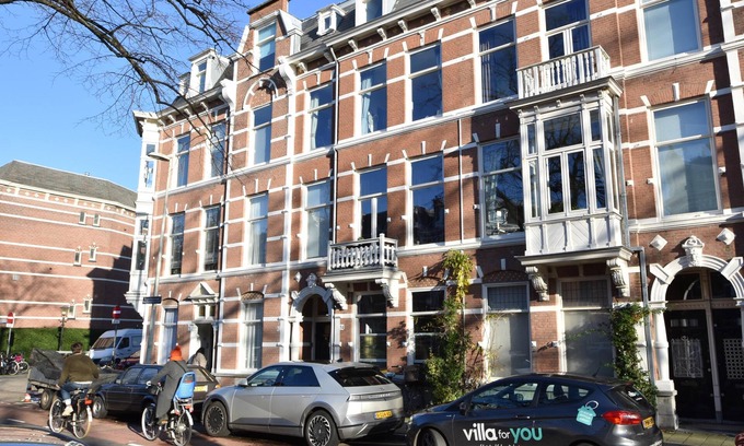 Koningsplein House | Elegant Townhouse in Prime Location with Family Amenities