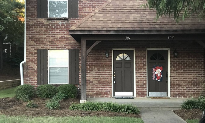 Oxford House | Stylish Townhome with Pool in Gated Community near Ole Miss