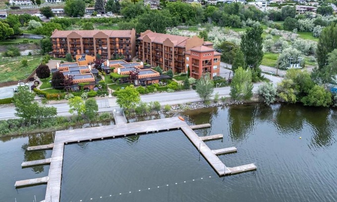 Okanagan-Similkameen House | Idyllic 3 Bedroom Townhouse with Lake and Ocean Views