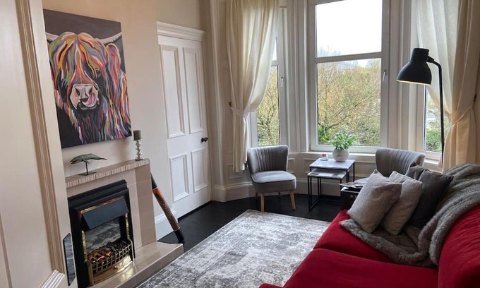 Largs Apartment | Charming Traditional Flat in Central Largs - 9.5/10 Rating