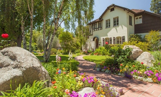 Altadena House | Tranquil Tudor Revival Home with Private Pool in Pasadena