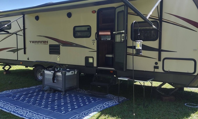 Dade City House | Idyllic Travel Trailer with Fenced Yard & Fire Pit