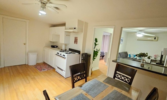 West Hollywood Apartment | Beautiful Trendy Private Cottage in W. Hollywood location
