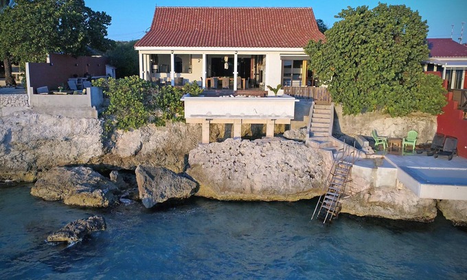 Boka Sami Villa | Serene Tropical Villa with Private Sea Access and Pool