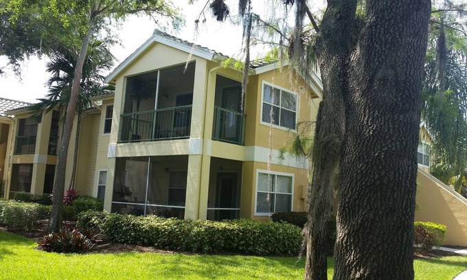 Villas Condo | Modern Two-Bedroom Condo with Pool at Venetian Palms