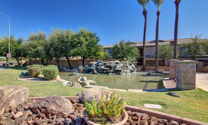 Fox Crossing Condo | Updated Condo in Ocotillo/Chandler with Pool and Spa!