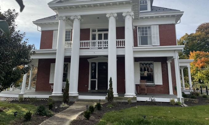Mercersburg House | Upscale Mansion Retreat Near Whitetail - Guest Rated 10/10