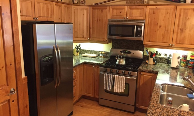 Truckee Condo | Exceptional Condo Retreat with Pool and Spa Amenities