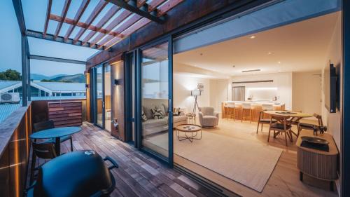 Nelson City Centre Apartment | Stylish Urban Apartment 5 - Guest Rated Perfect 10/10