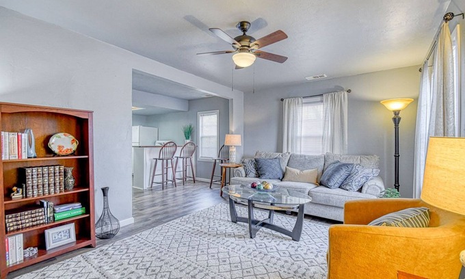 Midwest City House | Outstanding Hotel with Spa, Breakfast & Family-Friendly Options