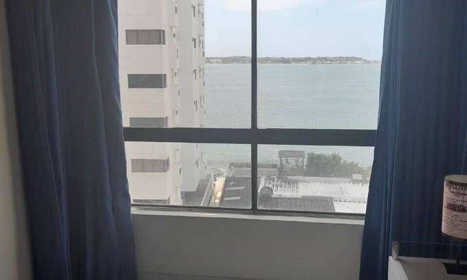 El Laguito Apartment | Scenic Ocean View Apartment in Cartagena Laguito