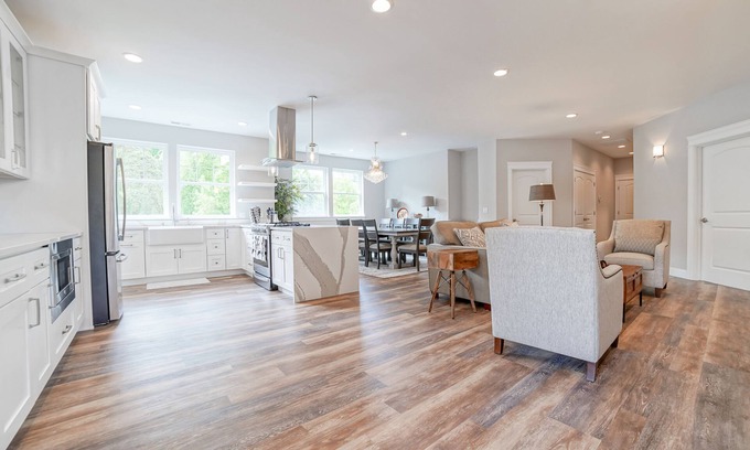 Waller Apartment | Enchanting Valley Farm House with Scenic Views & Breakfast
