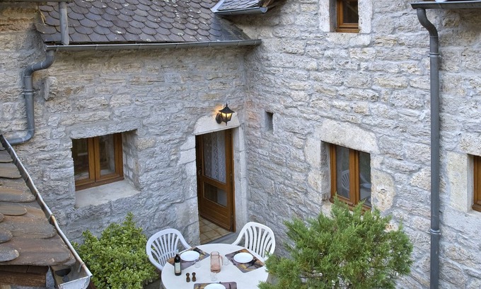 La Malene House | Historic Jeanne's House: Pet-Friendly with Pool & Breakfast