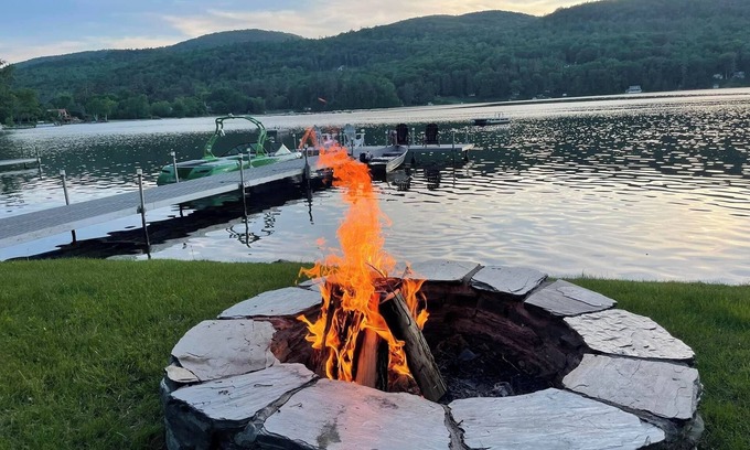 Fairlee House | Idyllic Lake Morey House with Breakfast & Scenic Views
