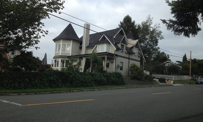 Snohomish House | Charming Victorian House: Steps to Shopping & Historic Sites