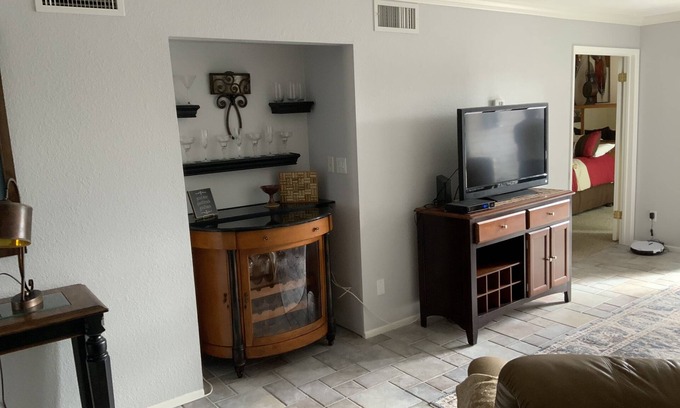 La Casa Cafetal House | Scenic Hotel with Pool, Steps from Downtown & Fountain Views