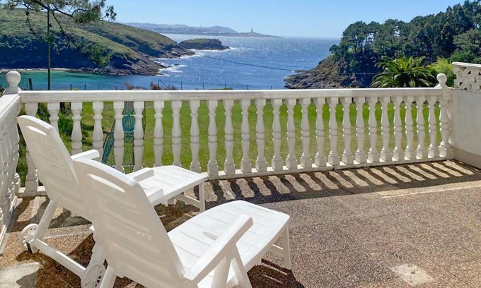 Oleiros Apartment | Scenic Sea Views in Idyllic Surroundings with Great Amenities