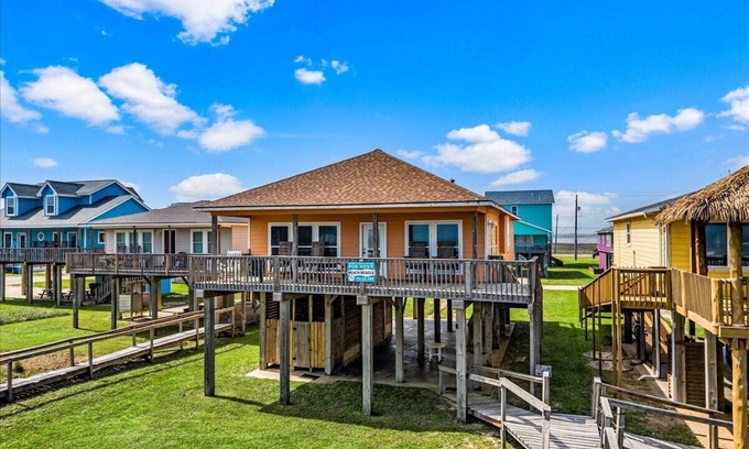 Surfside Beach House | Scenic Ocean Views & Steps to the Sand - Rated 9.2/10