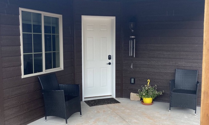 Rapid City House | Unforgettable Stay with Scenic Views of Canyon Lake Park