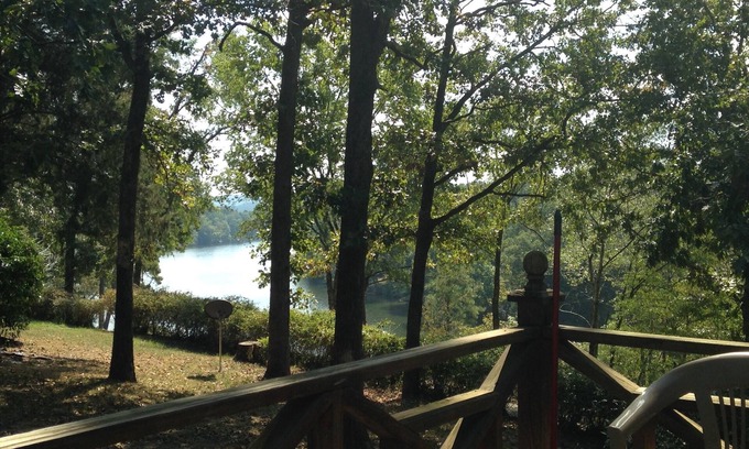 Jones Mills Cabin | Scenic Lake Catherine Cabin: Pet-Friendly Retreat Awaits