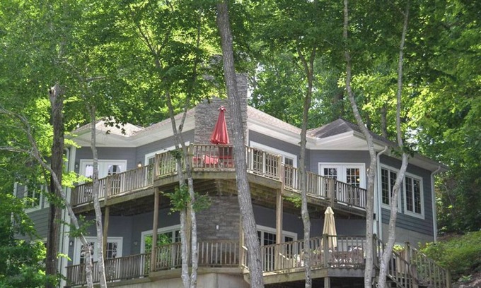Reed Creek House | Unforgettable Lake Hartwell Views with Family-Friendly Perks