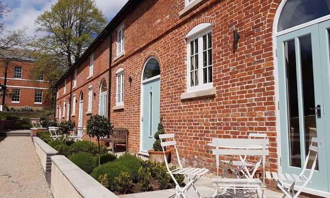 Breedon on the Hill House | Beautiful villa for 4 guests with WIFI, TV and pets allowed